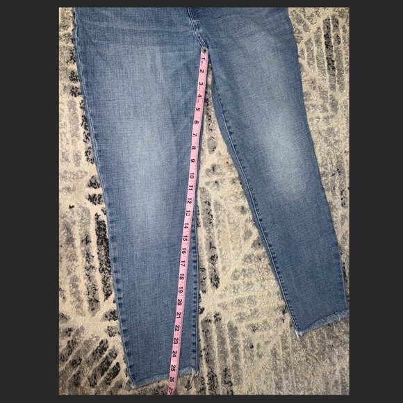 Lucky Brand 4 / 27 Women Jeans Skinny Medium Blue No Holes Frayed Ankle - Picture 8 of 8